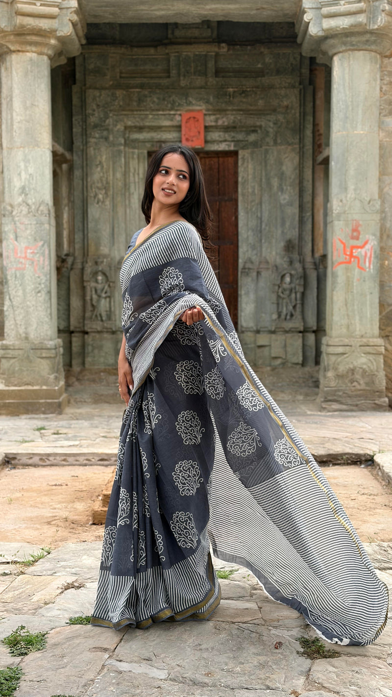 Print Cotton MulMul Saree with Zari Border
