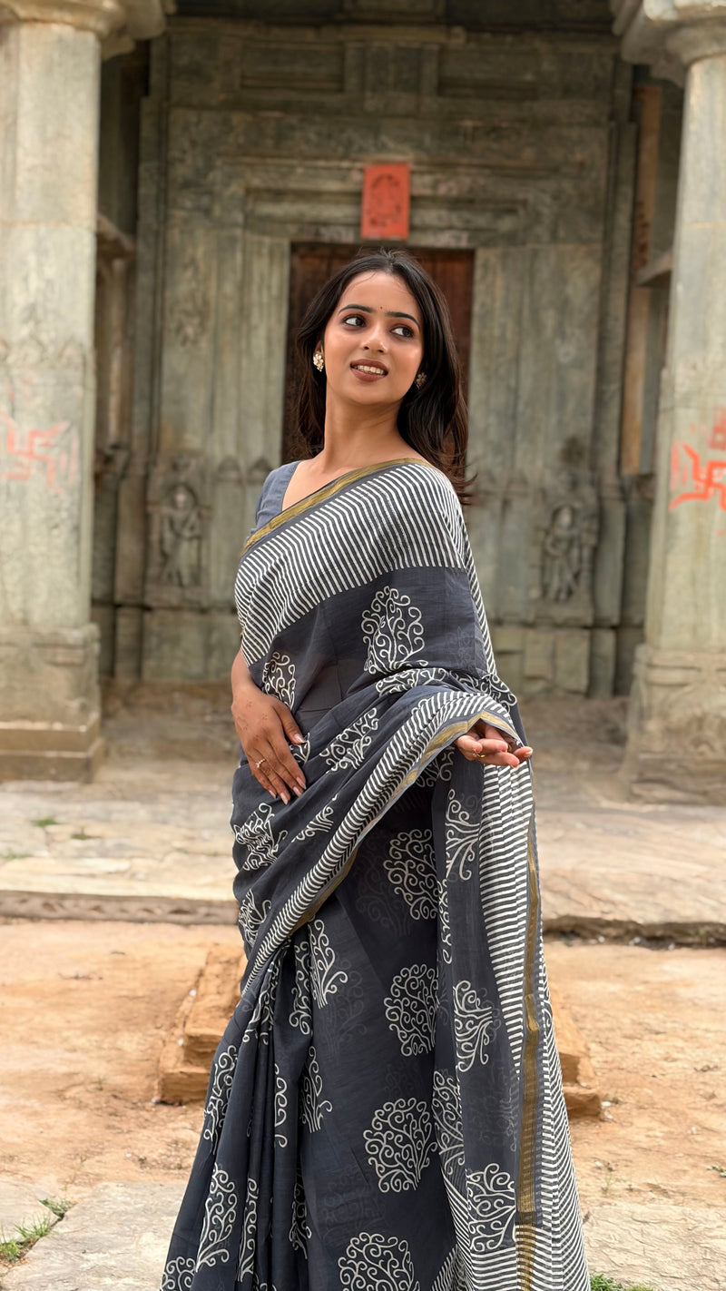 Print Cotton MulMul Saree with Zari Border