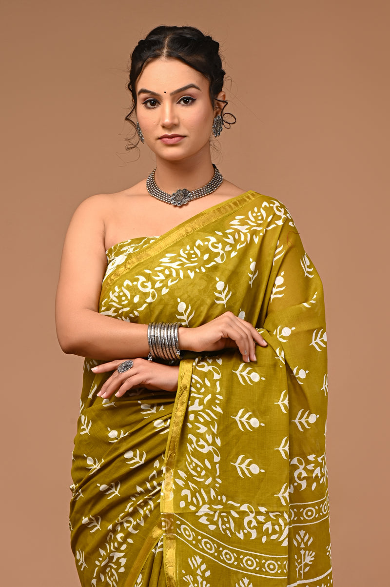 Lovwear Aarohi Premium Cotton MulMul Saree with Rich Zari Border - Pallu & Border Detail View