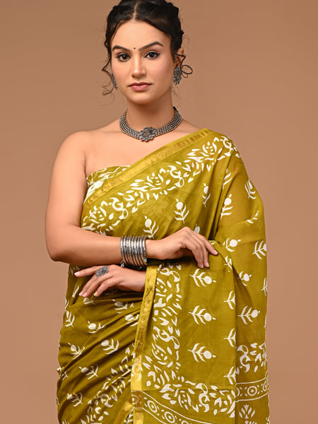 Lovwear Aarohi Premium Cotton MulMul Saree with Rich Zari Border - Pallu & Border Detail View