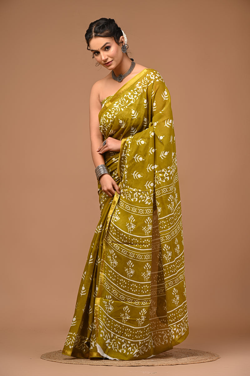 Lovwear Aarohi Premium Cotton MulMul Saree with Rich Zari Border - Fabric Texture View