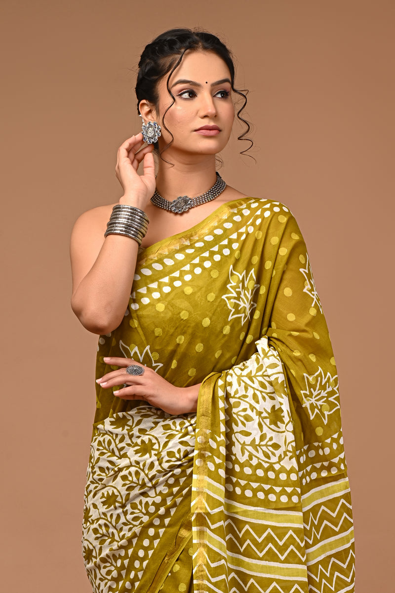 Lovwear Myra Cotton MulMul Saree with Elegant Zari Border - Pallu & Border Detail View