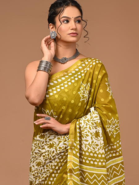Lovwear Myra Cotton MulMul Saree with Elegant Zari Border - Pallu & Border Detail View