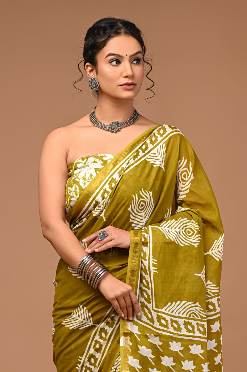 Lovwear Avni Pure Cotton MulMul Saree with Rich Zari Border - Fabric Texture View