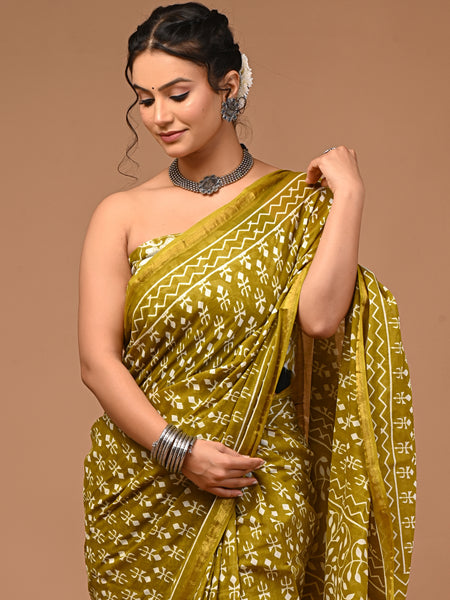 Lovwear Kiara Premium Hand Block Print Cotton MulMul Saree with Zari Border - Fabric Texture View