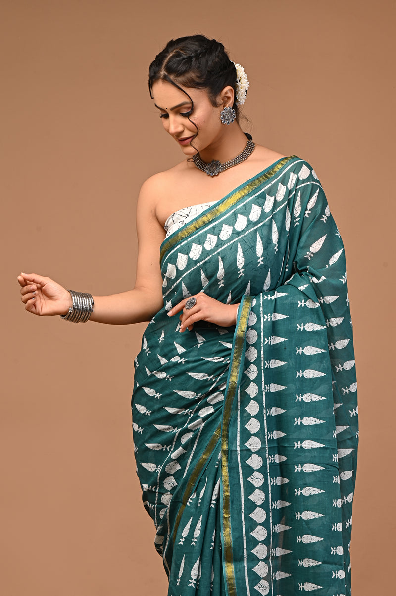 Lovwear Green Fish Motif Cotton MulMul Saree with Zari Border - Fabric Texture View