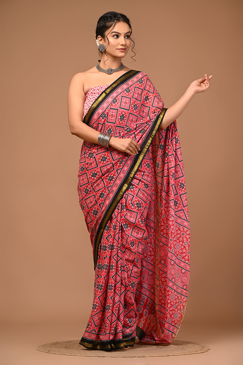 Lovwear Red Chakri Wheel Cotton MulMul Saree with Zari Border - Pallu & Border Detail View