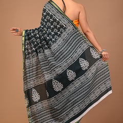 Lovwear Green V-Shape Geometric Cotton MulMul Saree with Zari Border - Front View