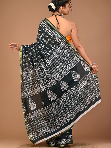 Lovwear Green V-Shape Geometric Cotton MulMul Saree with Zari Border - Front View