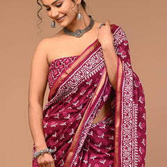 Lovwear Purple V-Shape Geometric Cotton MulMul Saree with Zari Border - Fabric Texture View