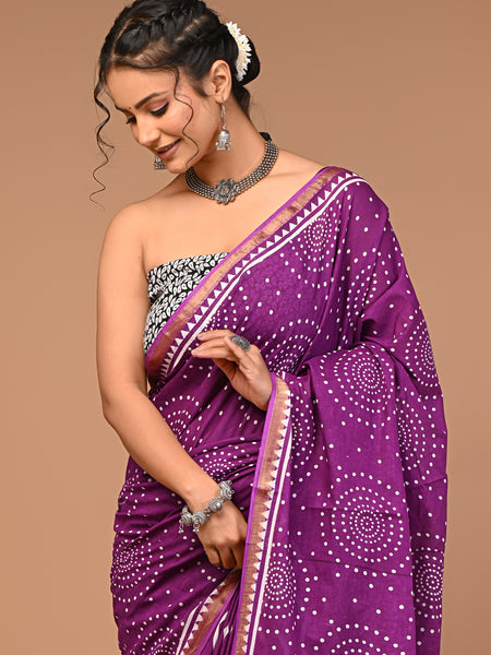 Lovwear Purple Dot Pattern Cotton MulMul Saree with Zari Border - Fabric Texture View