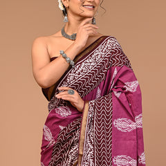 Lovwear Purple Discharge Motif Cotton MulMul Saree with Zari Border - Fabric Texture View