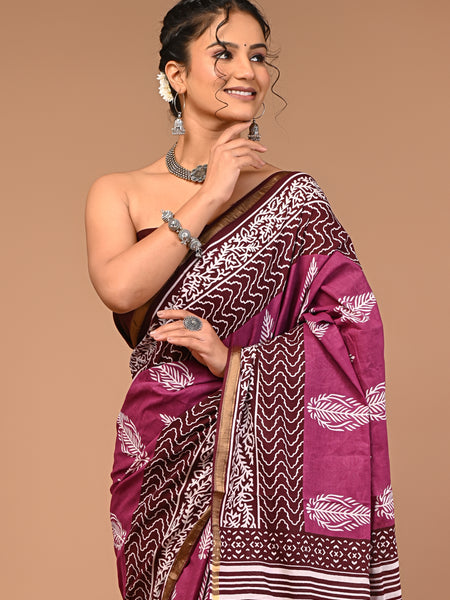 Lovwear Purple Discharge Motif Cotton MulMul Saree with Zari Border - Fabric Texture View