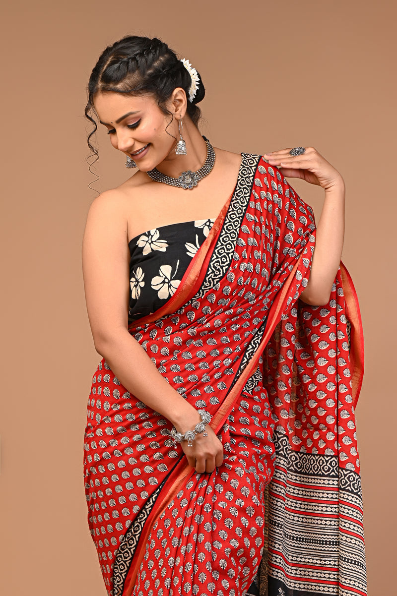 Lovwear Red Red Booti Cotton MulMul Saree with Zari Border - Fabric Texture View