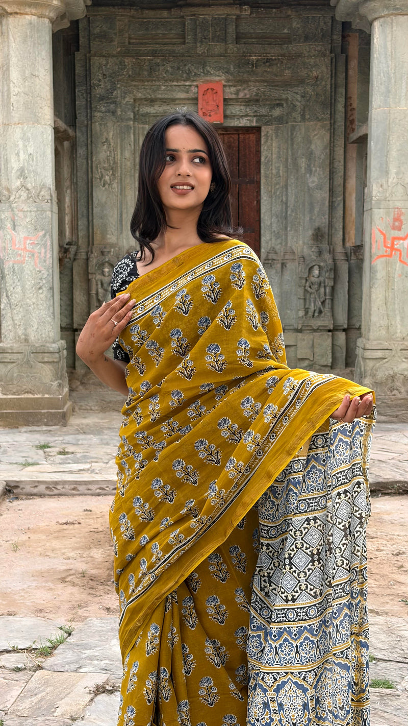 Print Cotton MulMul Saree with Zari Border