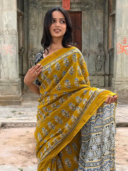 Print Cotton MulMul Saree with Zari Border