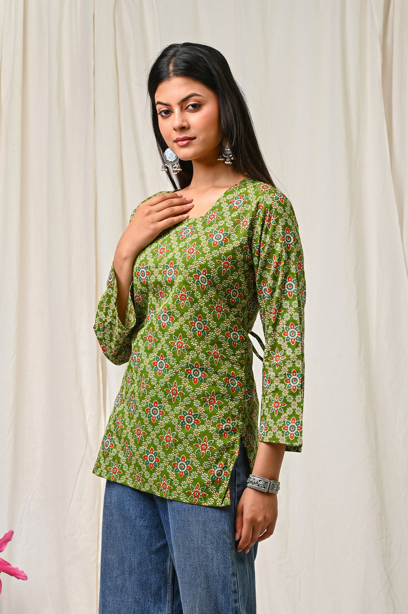 Women Green Multicolor Printed Cotton Short Kurti - View 6