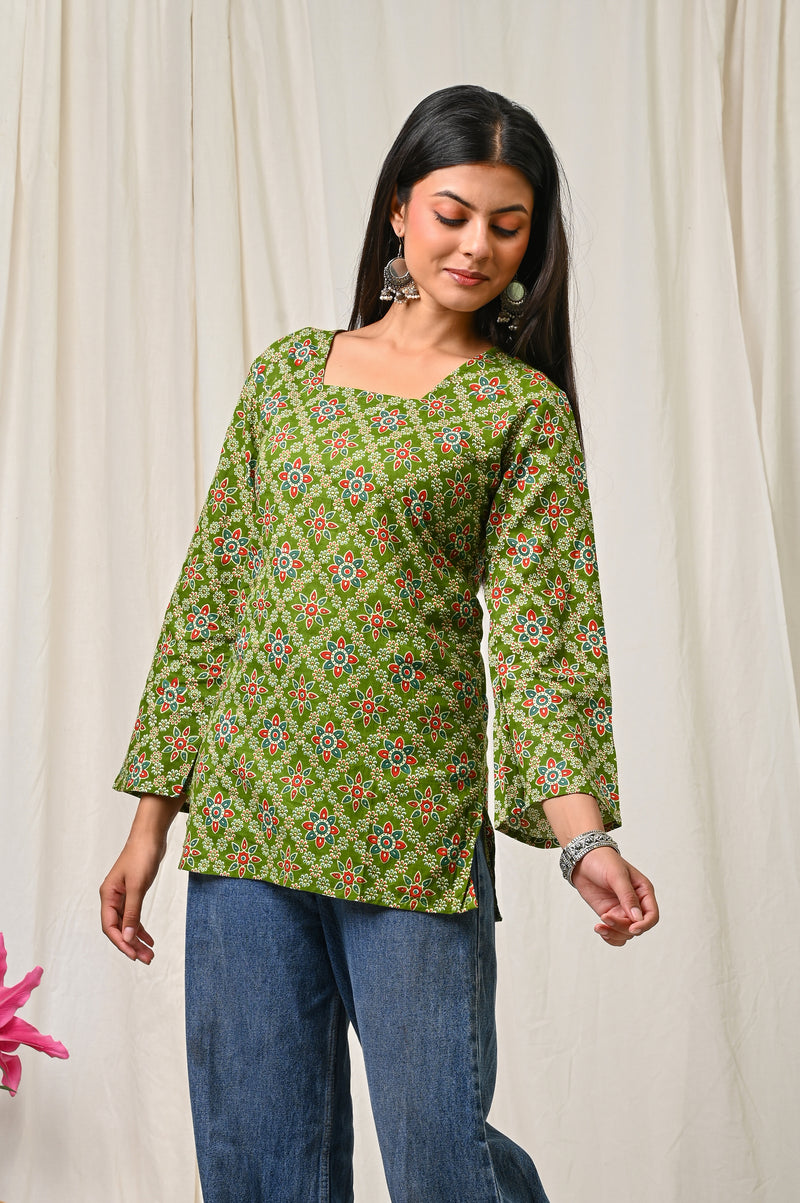 Women Green Multicolor Printed Cotton Short Kurti - View 7